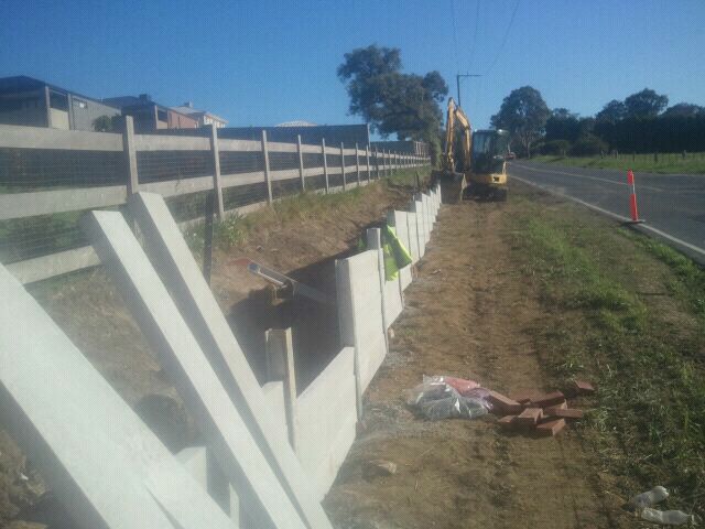 Yan Yean Rd - Footpath